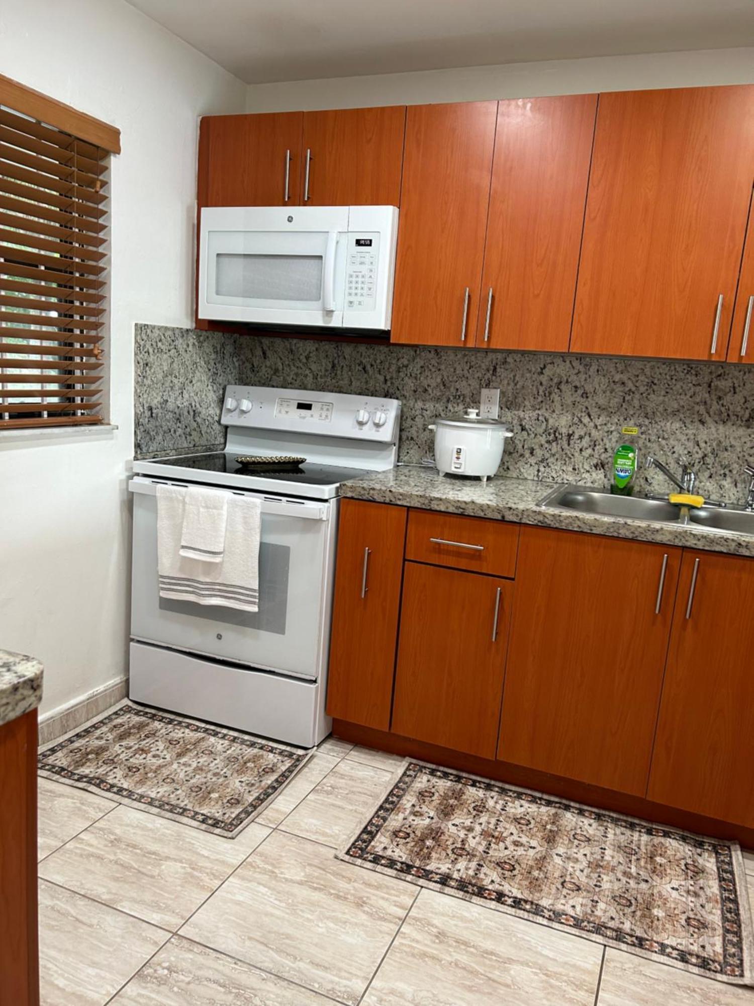 Beautiful With Very Elegant Colonial Decoration Apartment *
