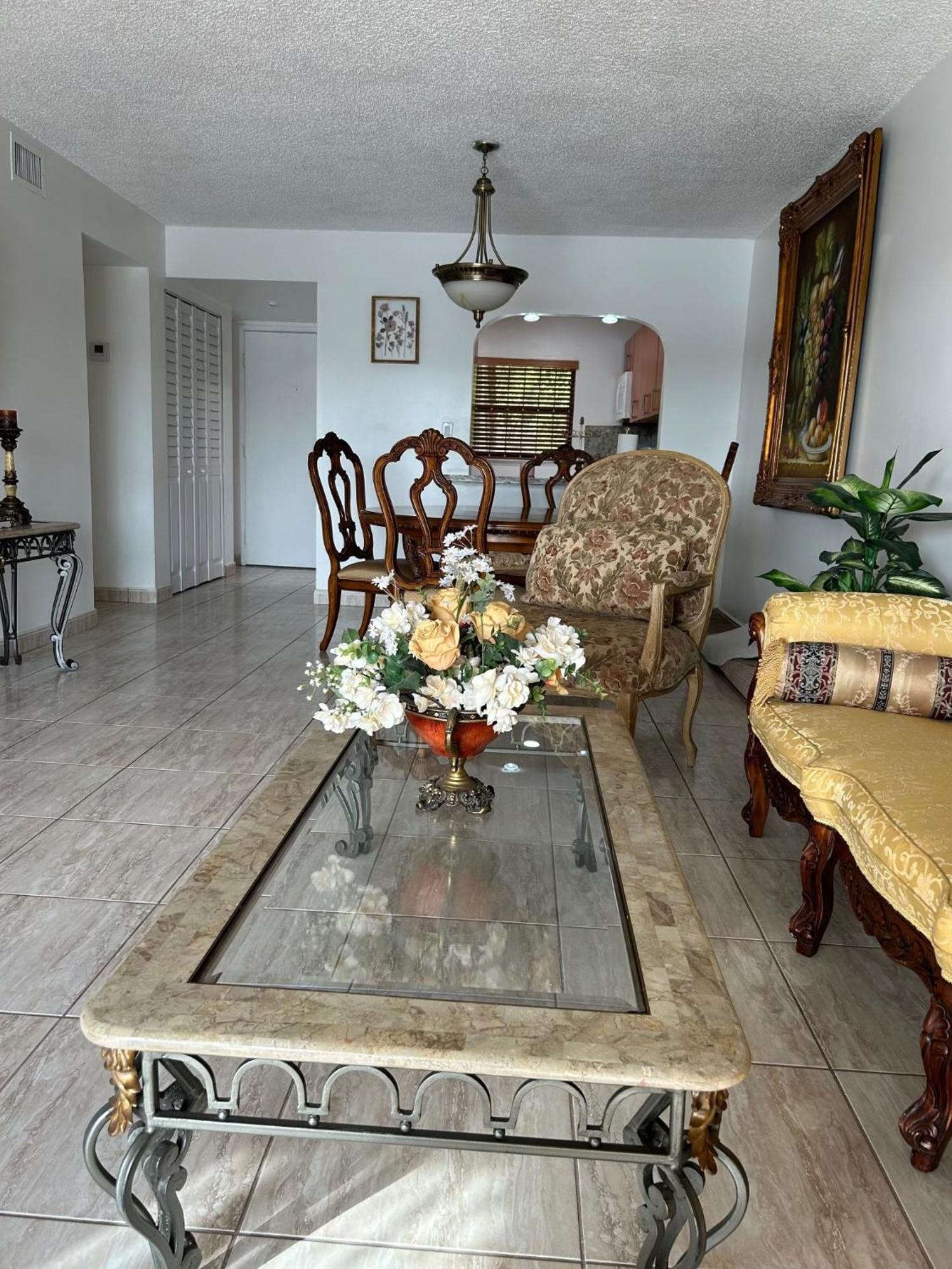 Apartment Beautiful With Very Elegant Colonial Decoration