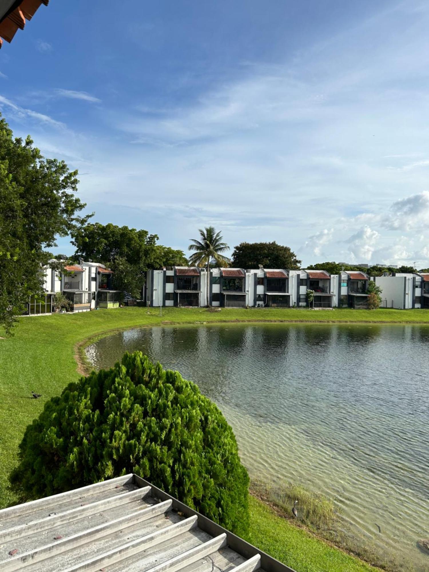 Beautiful With Very Elegant Colonial Decoration *